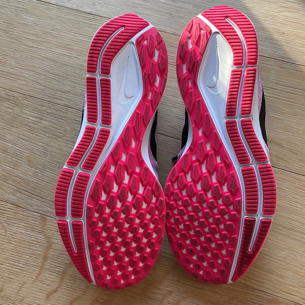 Nike Women’s Pink and Black Running Sneakers - Picture 2 of 2